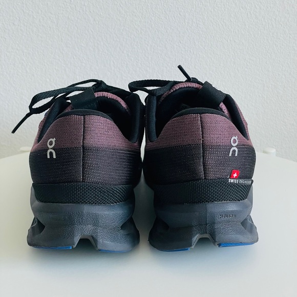 On Cloudsurfer Running Black and Blue Athletic Shoes with CloudTec size 8.5 - Picture 13 of 16